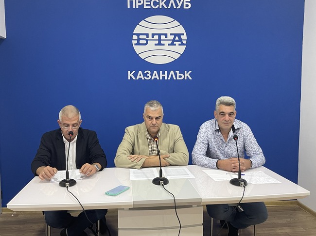 Пресконференция на коалиция "Левицата!" в Казанлък