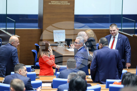 Парламент - извънредно заседание