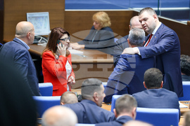 Парламент - извънредно заседание