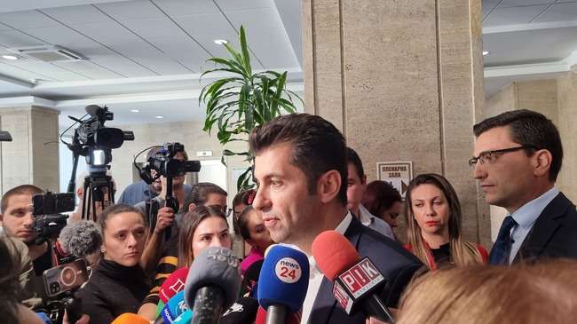 В този момент друга алтернатива на управлението на акад. Денков няма, каза Кирил Петков относно внасянето на вот на недоверие