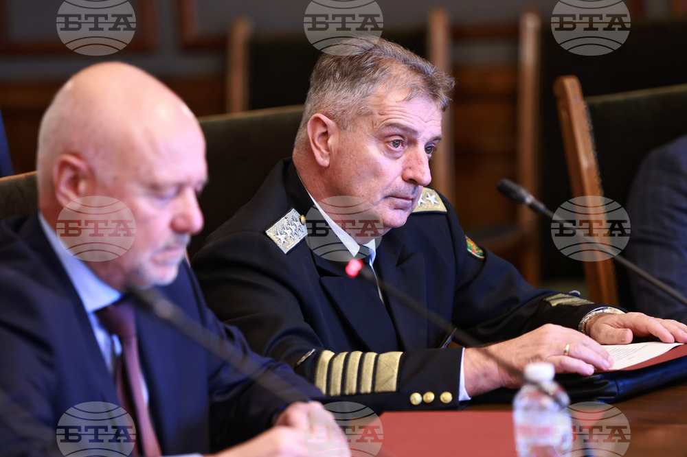 Парламент - Комисия по отбрана