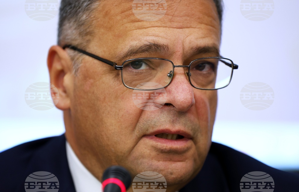 Environment Minister Takes Part in Investments in Sustainable Energy Forum