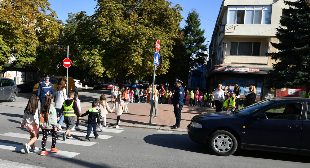 ОДМВР – Разград: Практическо занятие за най-малките участници в движението проведе Пътна полиция в Исперих