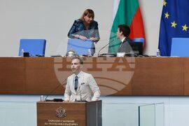 Парламент - заседание - Искрен Митев