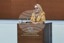 Парламент - заседание - Даниела Божинова