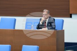 Парламент - заседание - Юлиян Попов