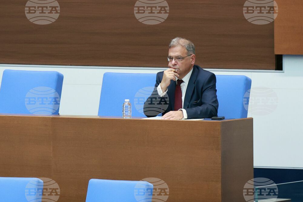 Парламент - заседание - Юлиян Попов
