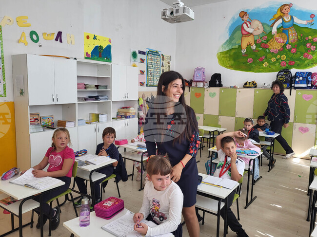 Самоков - Международния ден на учителя - ученици