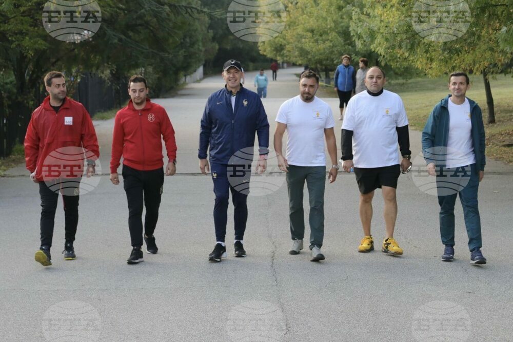 Независимият кандидат за кмет на Хасково Николай Ставрев поведе съмишленици на сутрешна разходка