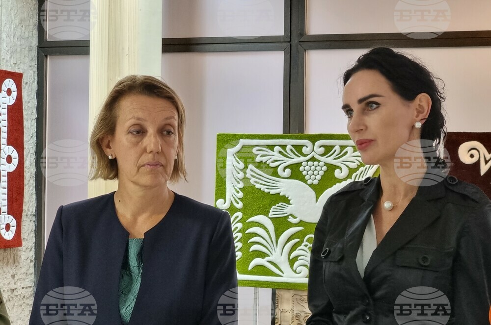 Варна - „Каменни бродерии от Нова Каховка върху текстил” - изложба