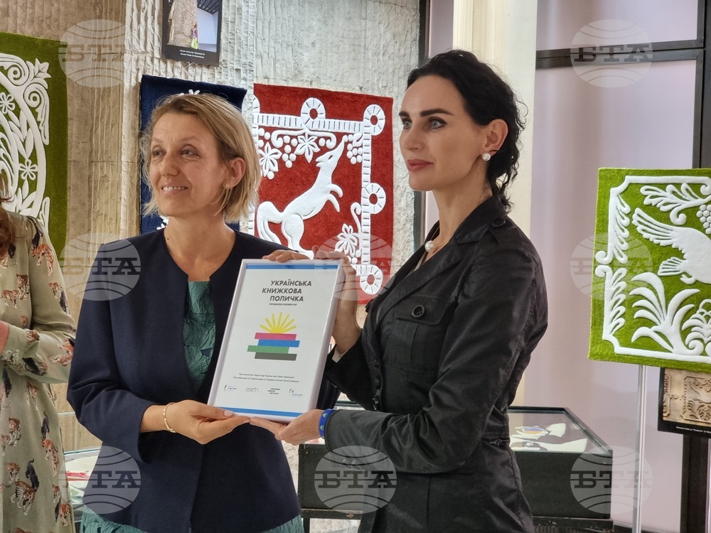 Ambassador Ilashchuk Donates Books to Varna’s Regional Library