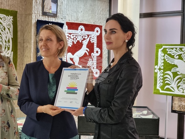 Варна - „Каменни бродерии от Нова Каховка върху текстил” - изложба