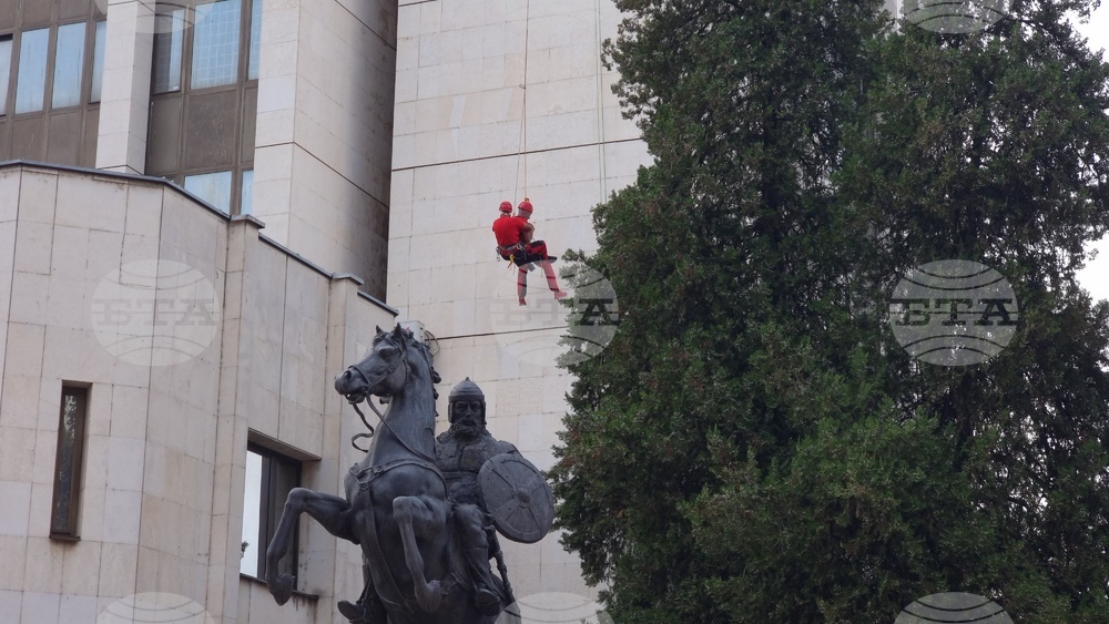 Алпийска демонстрация по спасяване на хора от висока сграда бе направена от планинските спасители в Ловеч