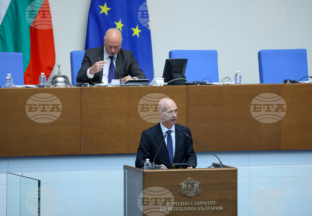Парламент - заседание - Коста Стоянов