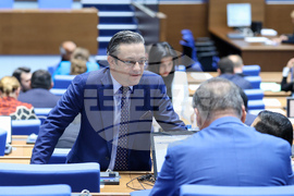 Парламент - заседание - Тома Биков