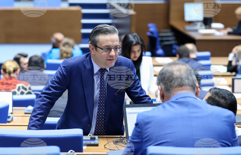 Парламент - заседание - Тома Биков