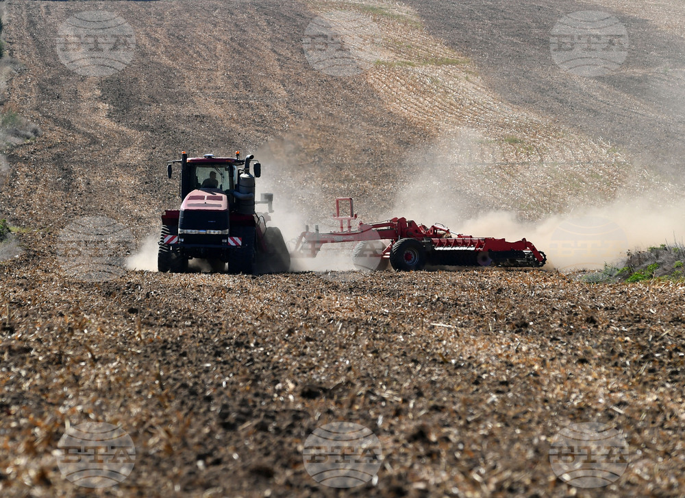 Село Вазово - предсеитбена почвообработка