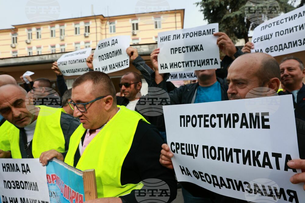 Протест - служители в затворите