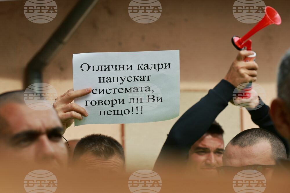 Протест - служители в затворите