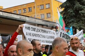 Протест - служители в затворите