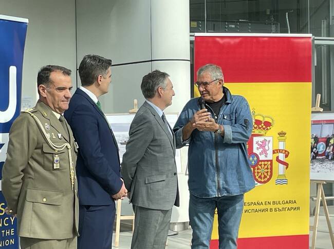 Photo Exhibition "Bulgaria and Spain. 30 Years Together in Antarctica" Unveiled at Sofia Airport