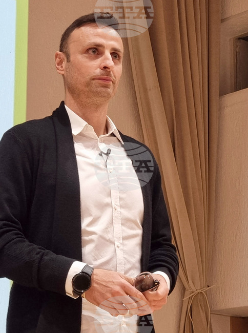 Димитър Бербатов призова за подкрепа към благотворителната инициатива „Мач на Надеждата“ в Бургас