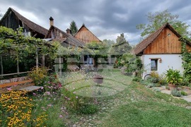 Румъния - Село Саскиз - къща - чайна