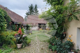 Румъния - Село Саскиз - къща - чайна