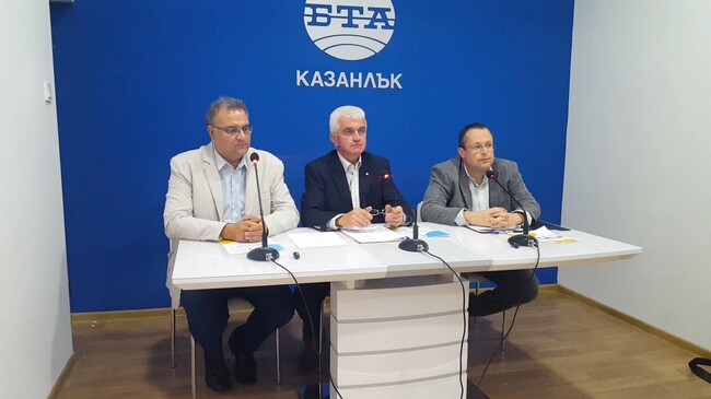 Пресконференция на коалиция "Продължаваме промяната - Демократична България' в Казанлък