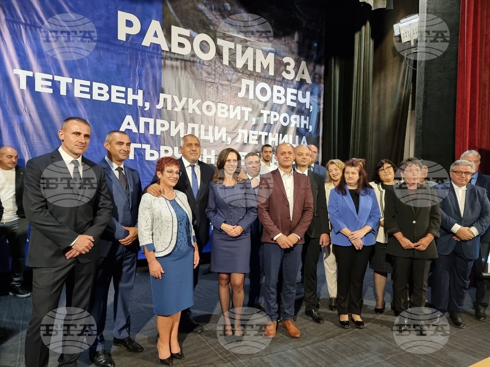 Председателят на ГЕРБ Бойко Борисов пожела успех на кандидата за кмет на Ловеч Валентина Недялкова