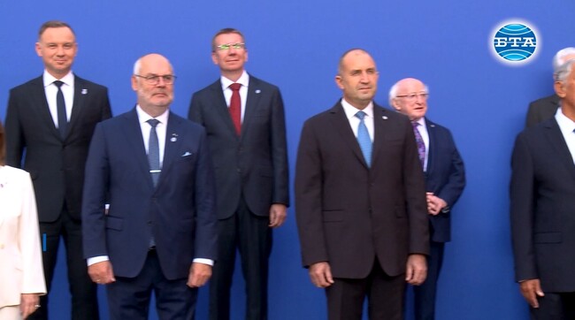 ЕС трябва да консолидира усилията си, за да гарантира сигурността, стабилността и просперитета на своите граждани, каза в Порто Румен Радев