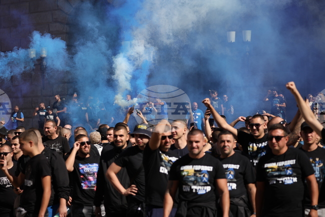 ПФК "Левски" - привърженици - шествие