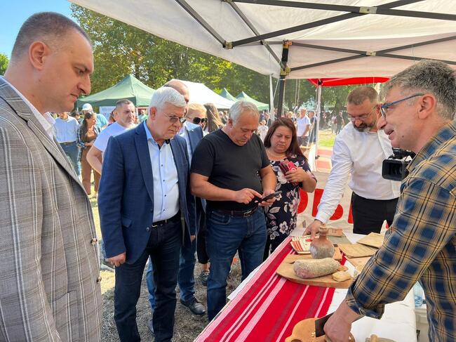 Министър Вътев: МЗХ ще проведе конкурс за най-успешни български продукти на пазара