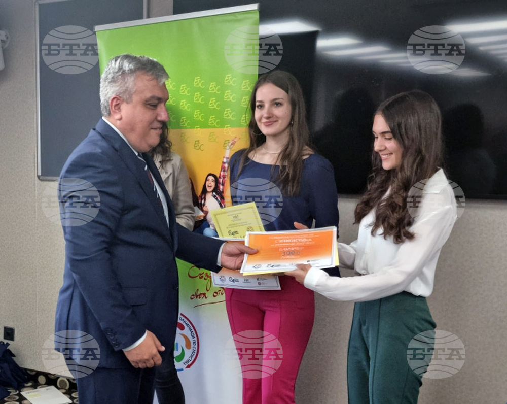 Ръководството на НСИ връчи наградите на победителите в националните етапи на Европейската олимпиада по статистика и Международния конкурс за статистически плакат