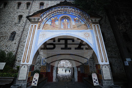 Рилски манастир - „Отец Неофит Рилски - духовност, просвета, култура“ - научна конференция - Света Литургия