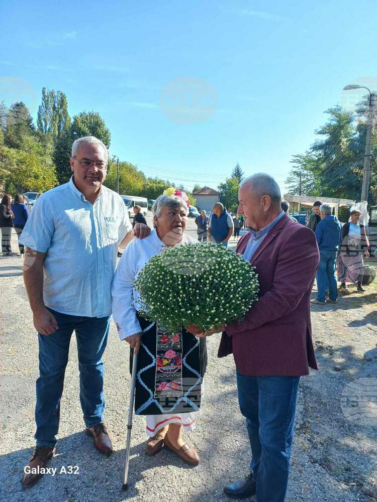 Кандидатът за кмет на Ловеч Борислав Илевски посети празника на село Славяни