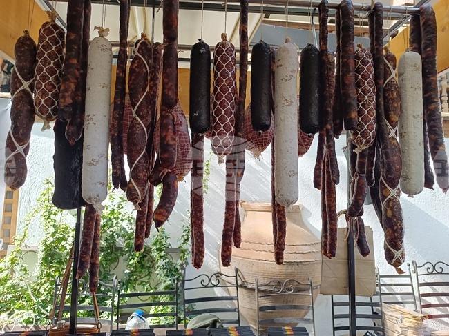 Арестуваха бивш кмет на хърватски град, купил тон и половина колбаси с пари от градския бюджет