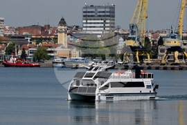 Бургас - кораб Бургус - туристически сезон