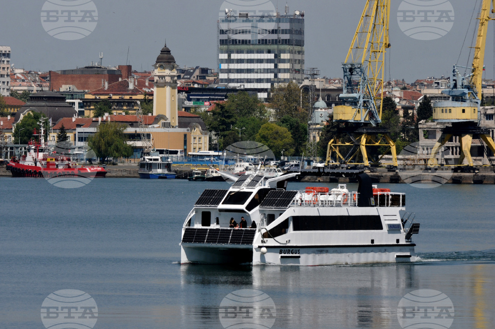 Бургас - кораб Бургус - туристически сезон