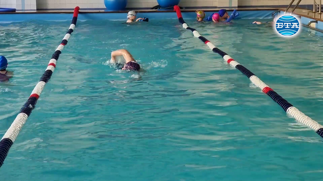 Над 260 деца преминаха безплатно обучение по плуване в Троян