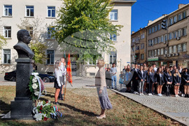 Габрово - Пенчо Семов - годишнина - паметник - цветя