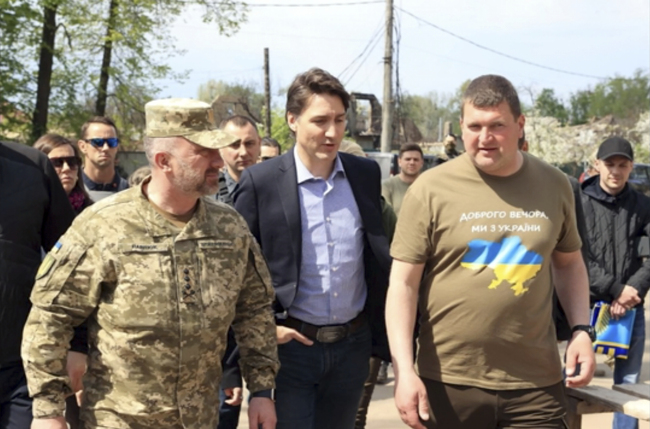 Светът ще направи всичко възможно, за да гарантира, че руският президент Владимир Путин ще изгуби своята война в Украйна, казва Трюдо