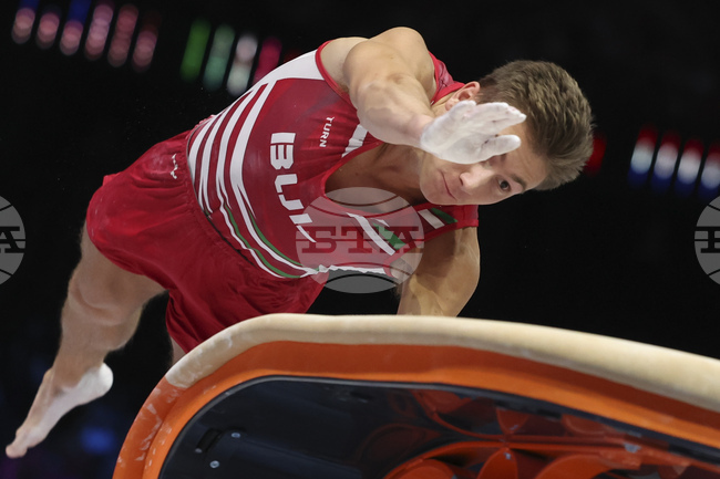 Кевин Пенев и Давид Иванов се наредиха сред първите 12 на три уреда след първия ден на квалификациите на Световното първенство по спортна гимнастика в Джакарта