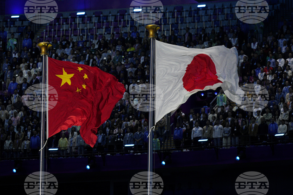 Такаичи и Си призоваха за стабилни японско-китайски отношения на първата си среща