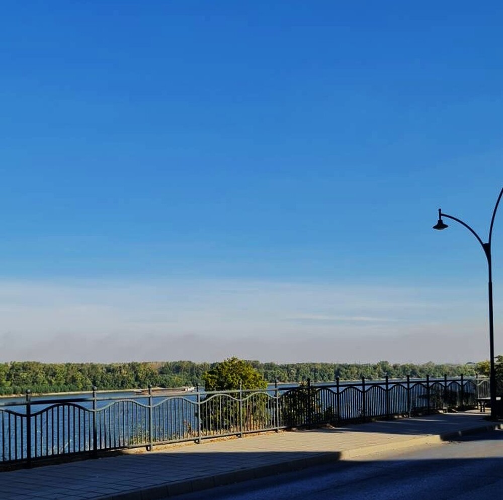 Областна администрация Русе: Запалени стърнища в Гюргевско са причина за задимяването над Русе 