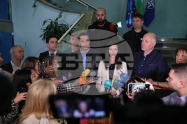 Летище “София” - Израел - евакуирани българи - правителствен ВИП - министри - брифинг