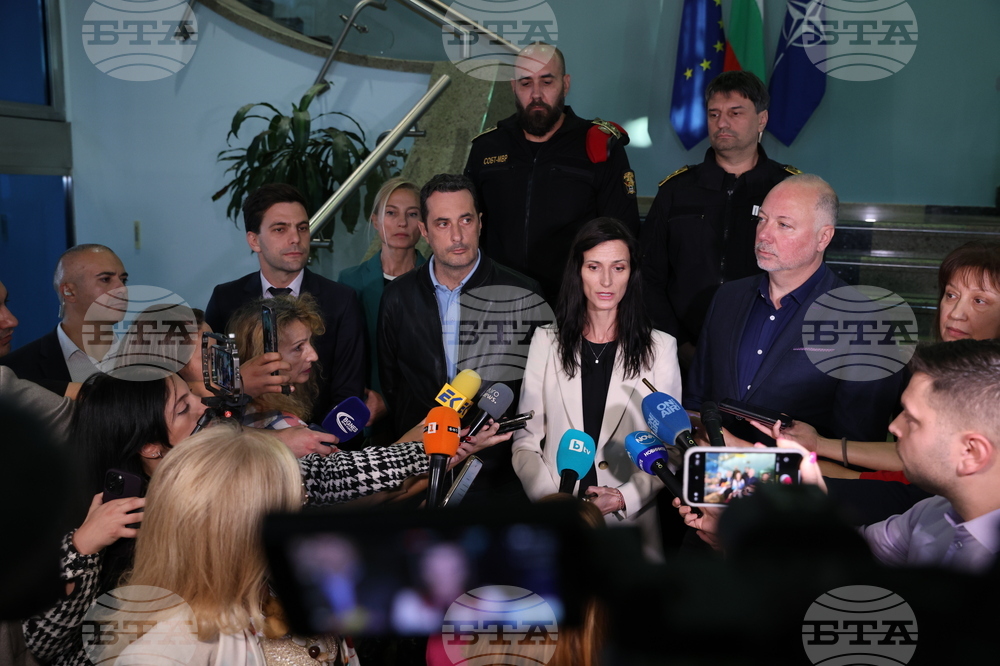 Летище “София” - Израел - евакуирани българи - правителствен ВИП - министри - брифинг