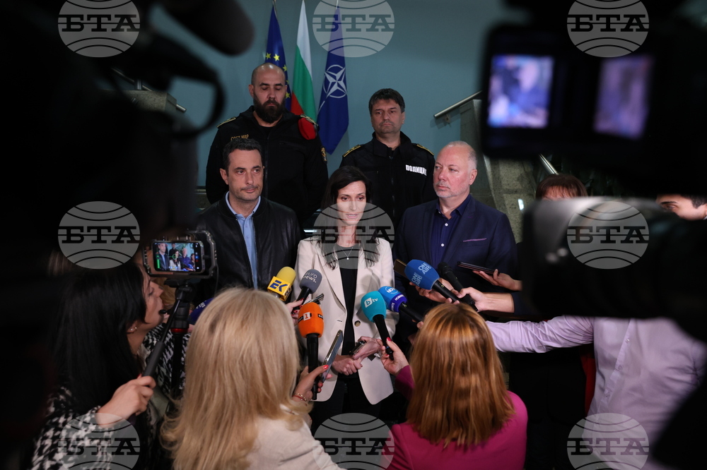 Летище “София” - Израел - евакуирани българи - правителствен ВИП - министри - брифинг