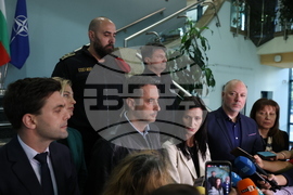 Летище “София” - Израел - евакуирани българи - правителствен ВИП - министри - брифинг