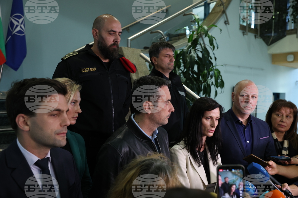 Летище “София” - Израел - евакуирани българи - правителствен ВИП - министри - брифинг